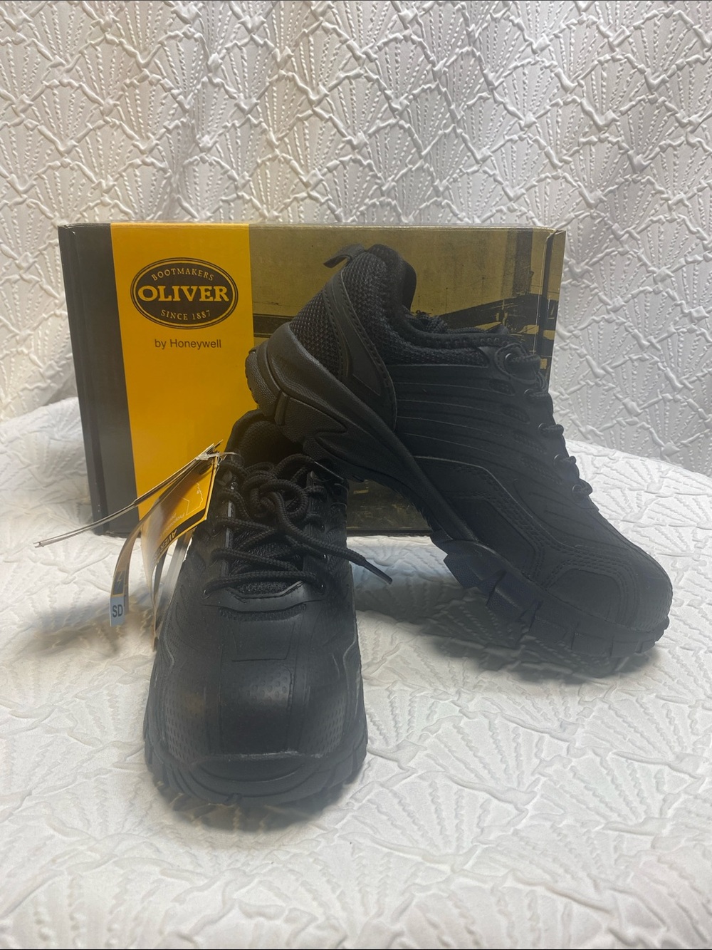 NWT Oliver By Honeywell size 5 1/2-&6 1/2 women’s Black Athletic Safety PPE work